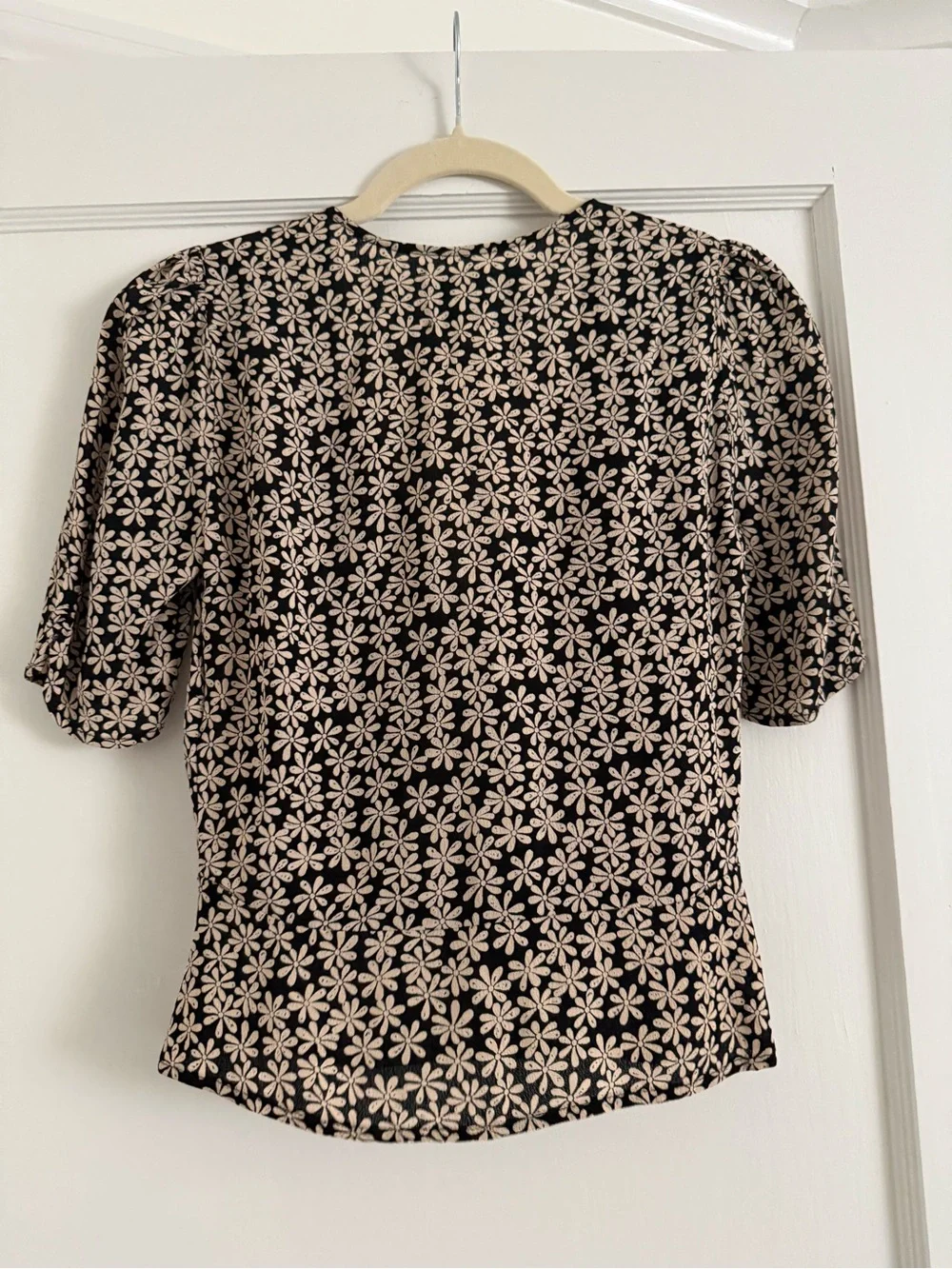 Reformation Ada Button Down Top Size 4 Black and White Floral - Picture 3 of 7